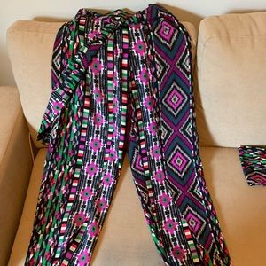 Two piece set with crop-top and high waisted pant